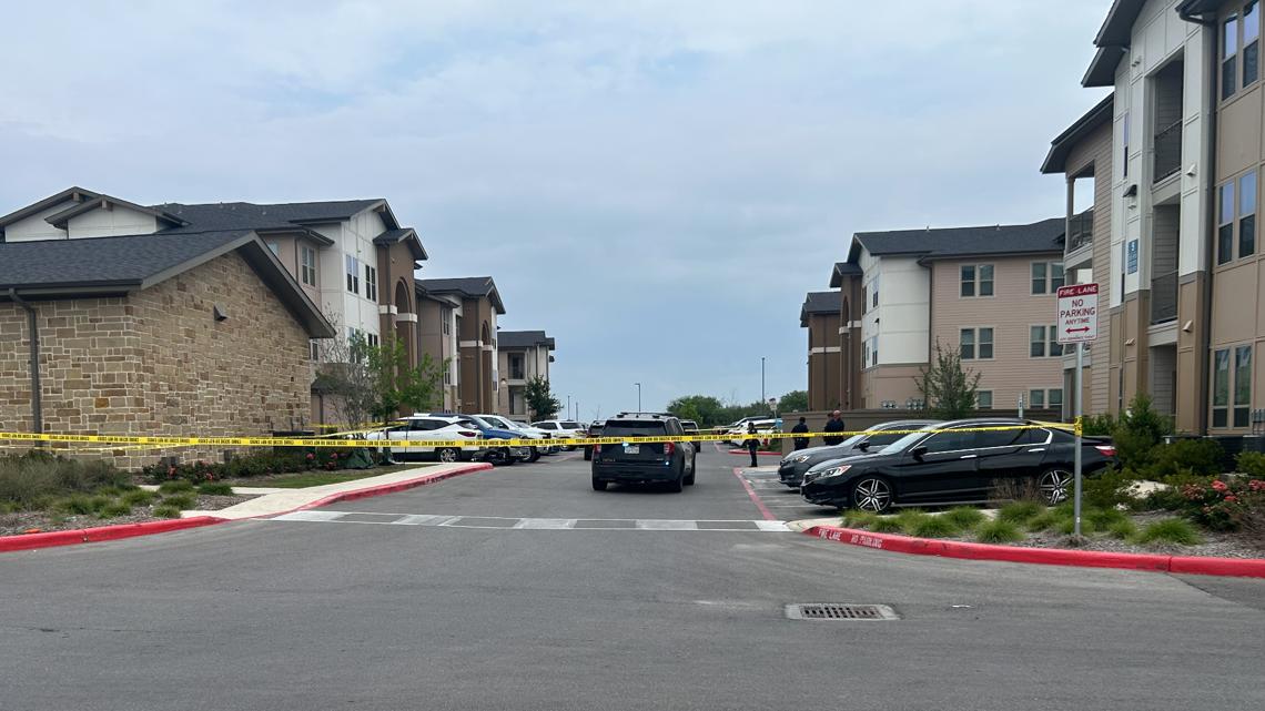 SAPD: 1 hospitalized with life-threatening injuries after domestic disturbance on south side