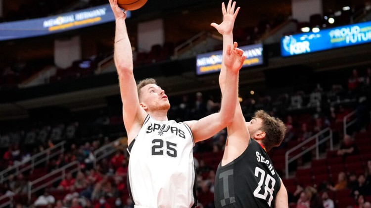 Spurs' Poeltl isn't worrying about contract season; would like to remain in San Antonio