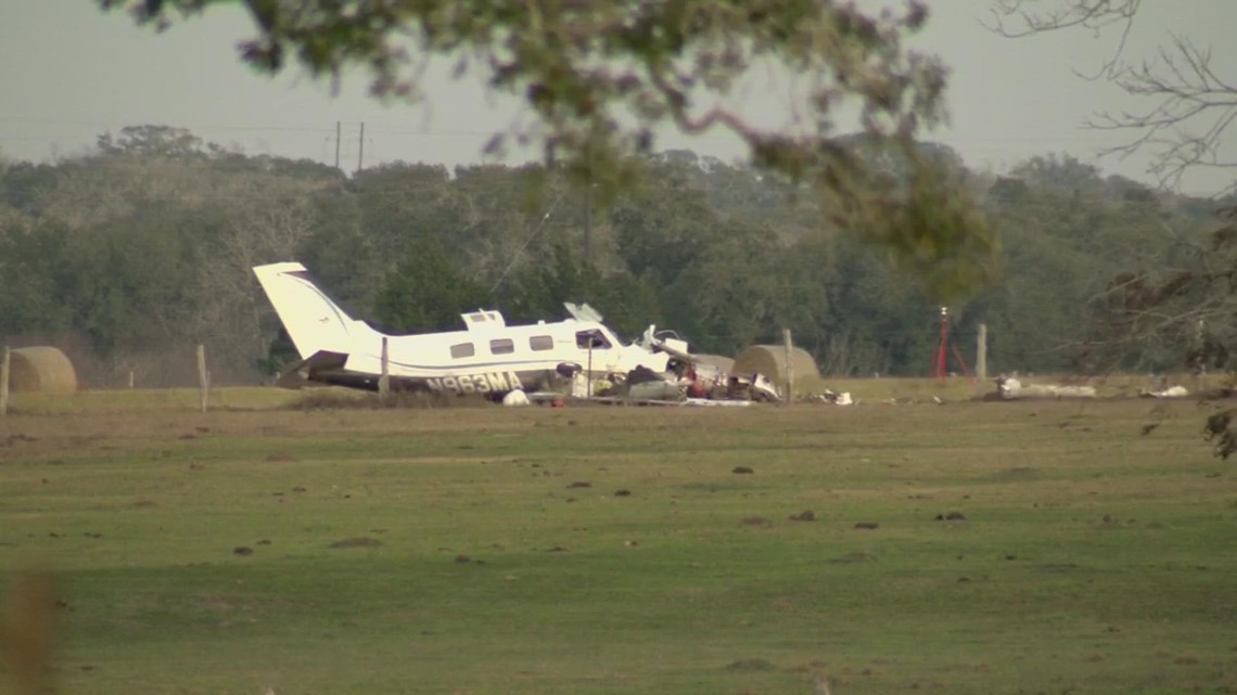Four people killed in small plane crash near Yoakum
