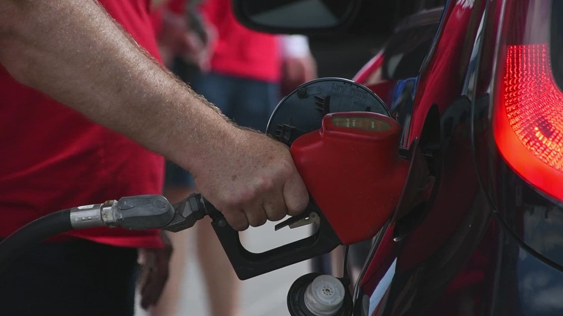 'It's a blessing' | Gas giveaway fills up tanks and spirits - Vimarsana News