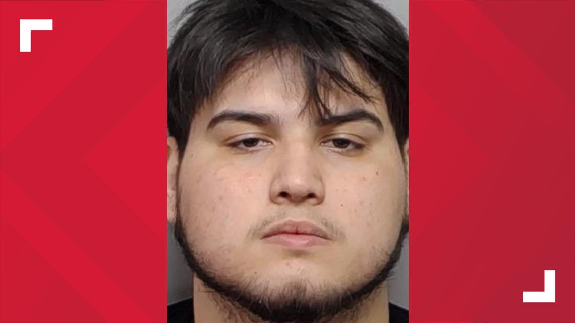 Man arrested after using stolen credit card at Alamo Ranch smoke shop, BCSO says
