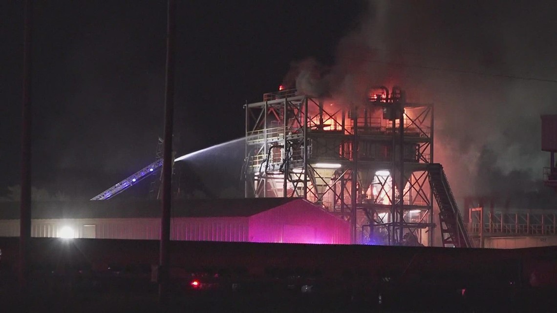 Fire crews battle two fires overnight across San Antonio - Vimarsana News