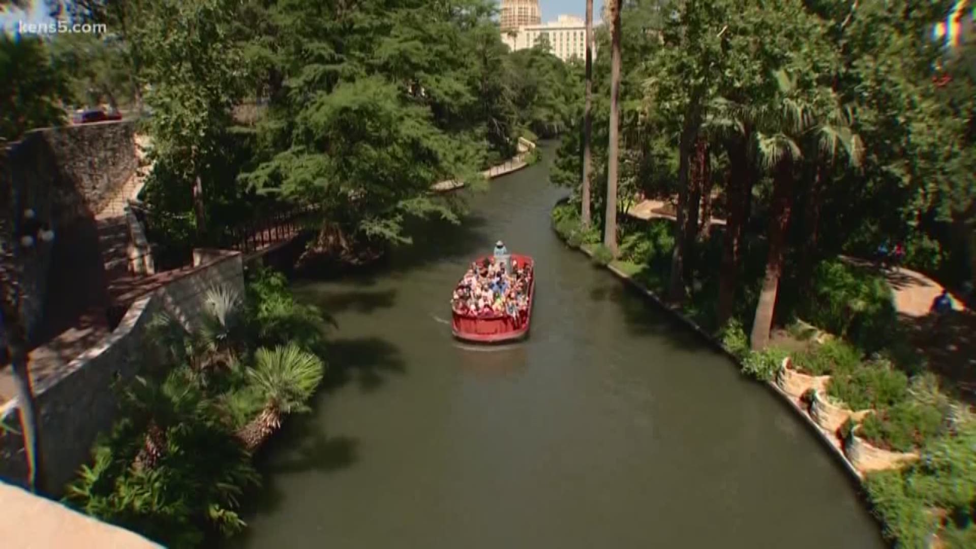 KENS 5's Barry Davis explores the Go Rio tourist cruises on the famous San Antonio River Walk.