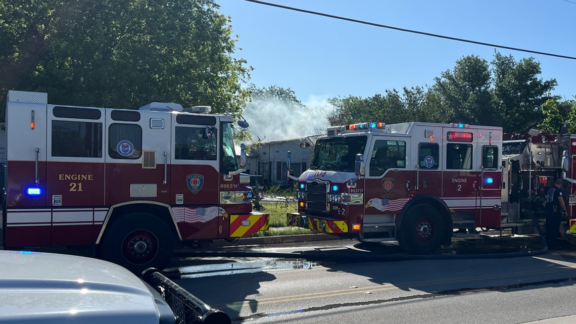 Man dies in house fire on south side of San Antonio