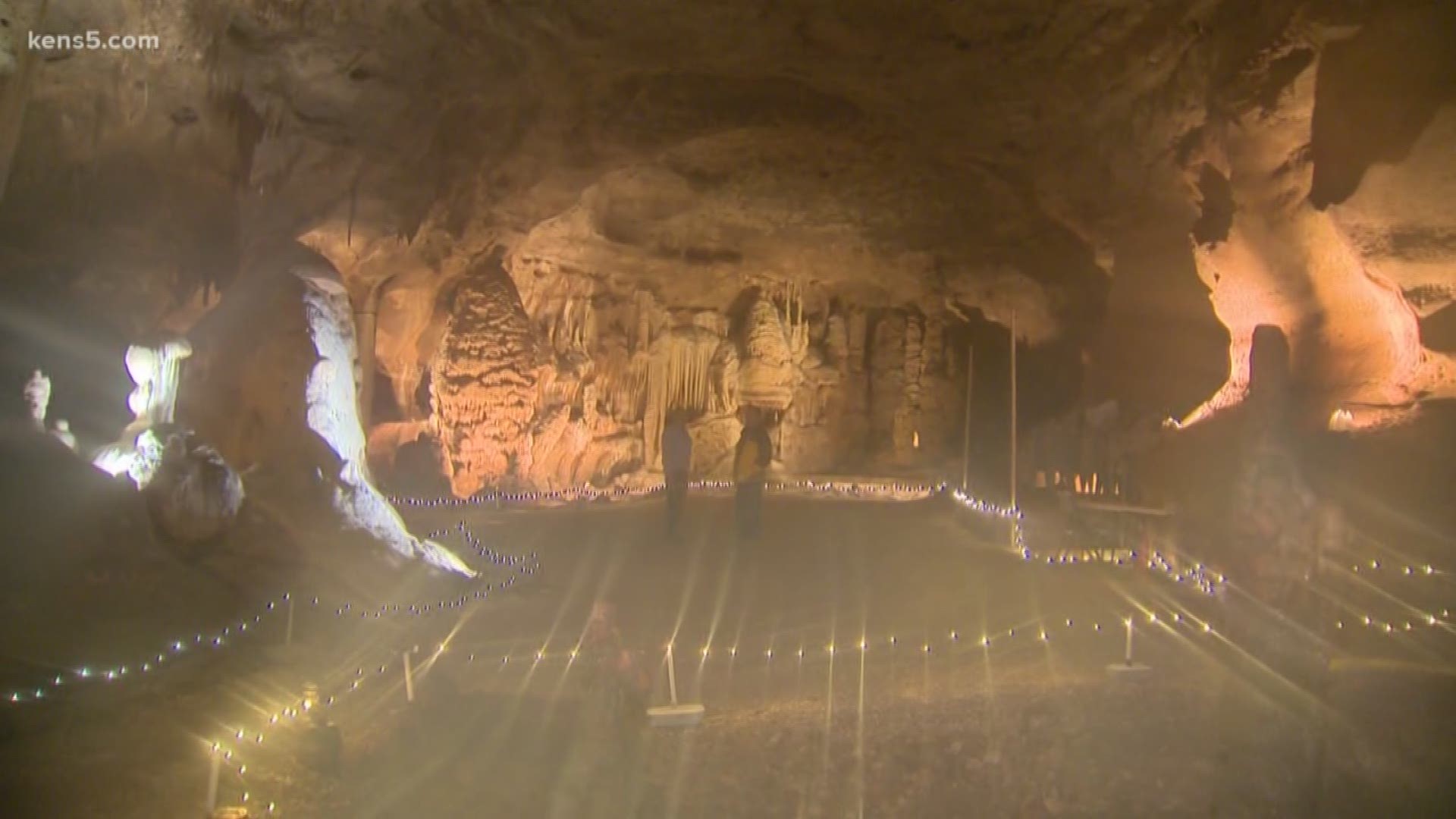 KENS 5's Barry Davis dives into the Cave Without a Name north of San Antonio for this week's Texas Outdoors.