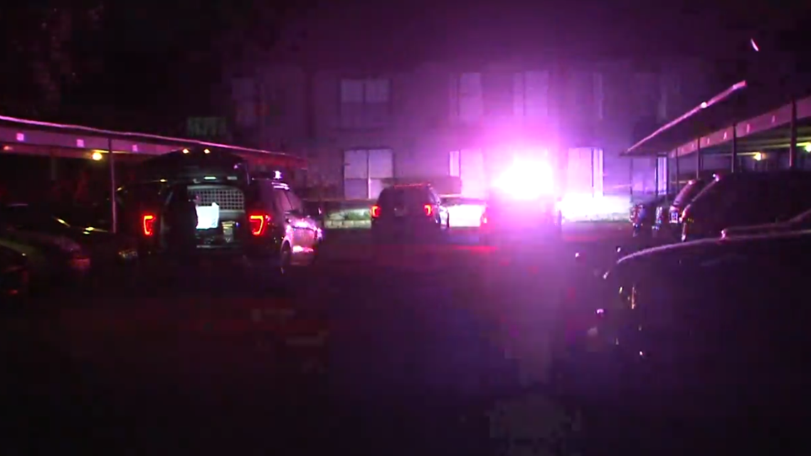 Sapd 19 Year Old Dies After Being Shot In The Head Outside Apartment Building 