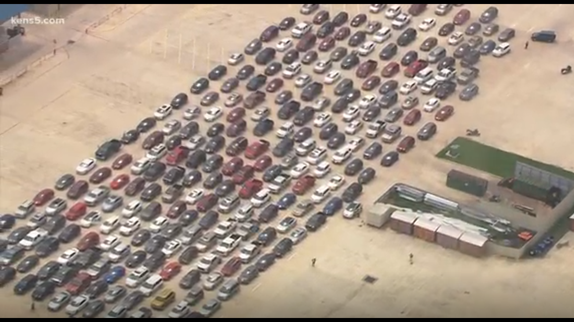 10 000 Families Visit San Antonio Food Bank As Coronavirus Exacerbates Food Insecurity Kens5 Com