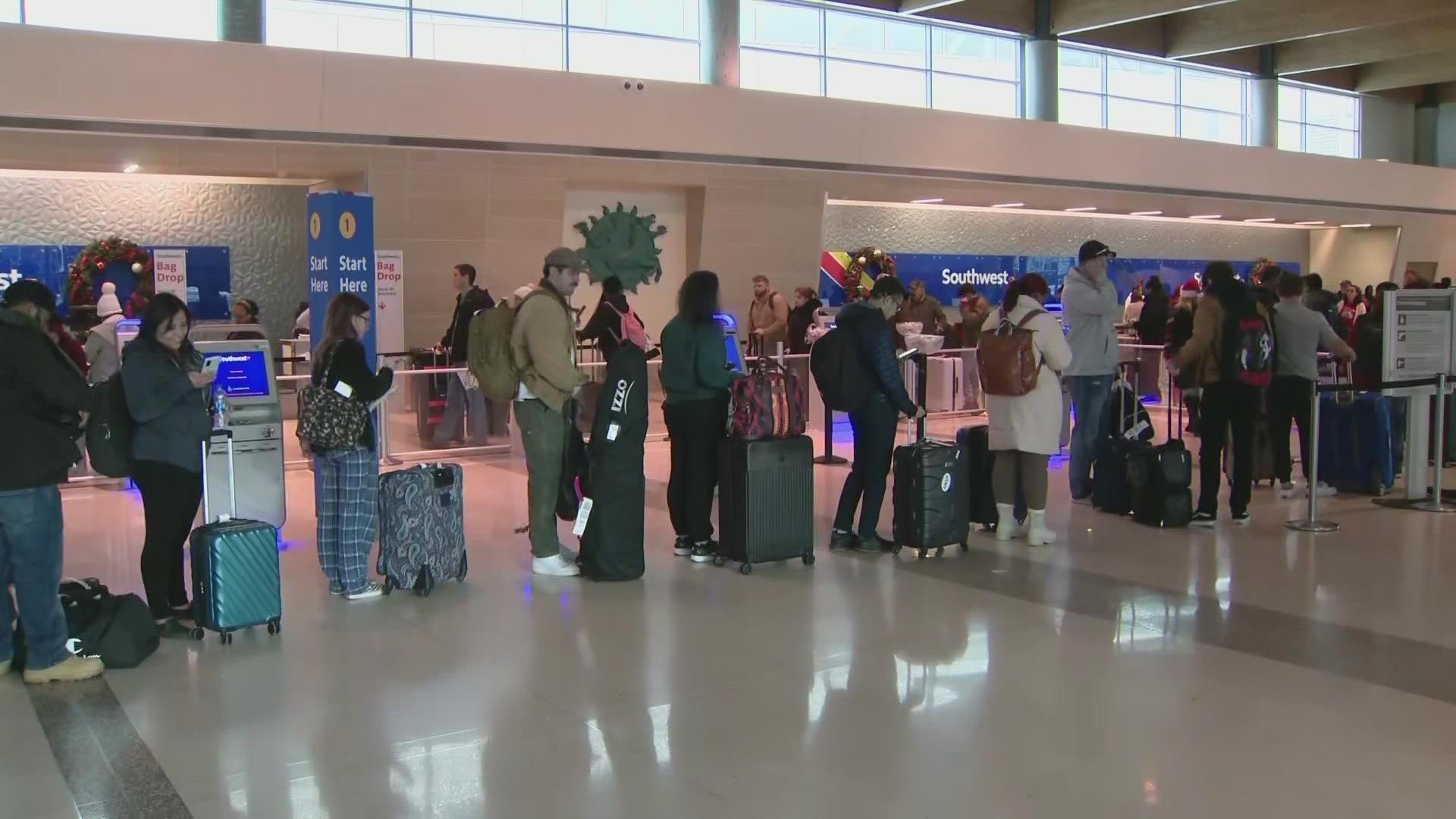 passengers-at-san-antonio-international-airport-frustrated-with-flight