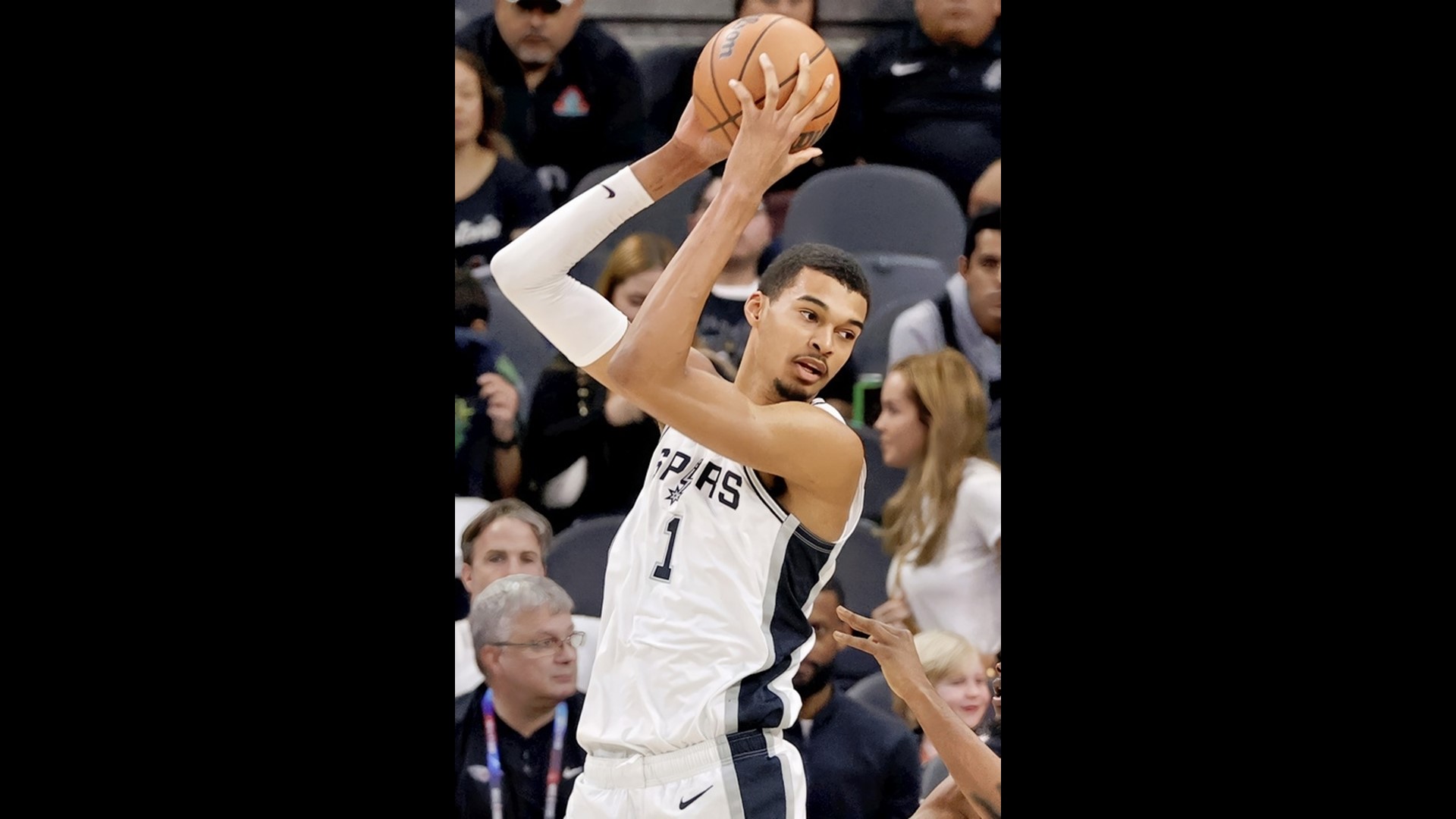 Spurs crushed by hot-shooting Pelicans, 146-110 | kens5.com