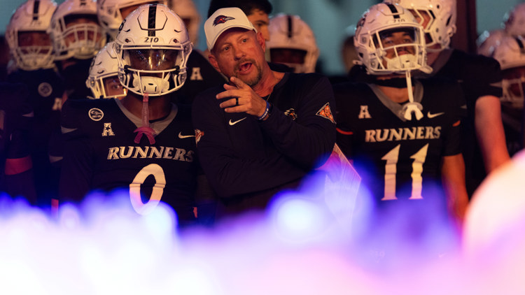 PHOTOS | Army 27, UTSA 24 | UT San Antonio Roadrunners Football | kens5.com PHOTOS | Army 27, UTSA 24 | UT San Antonio Roadrunners Football | kens5.com