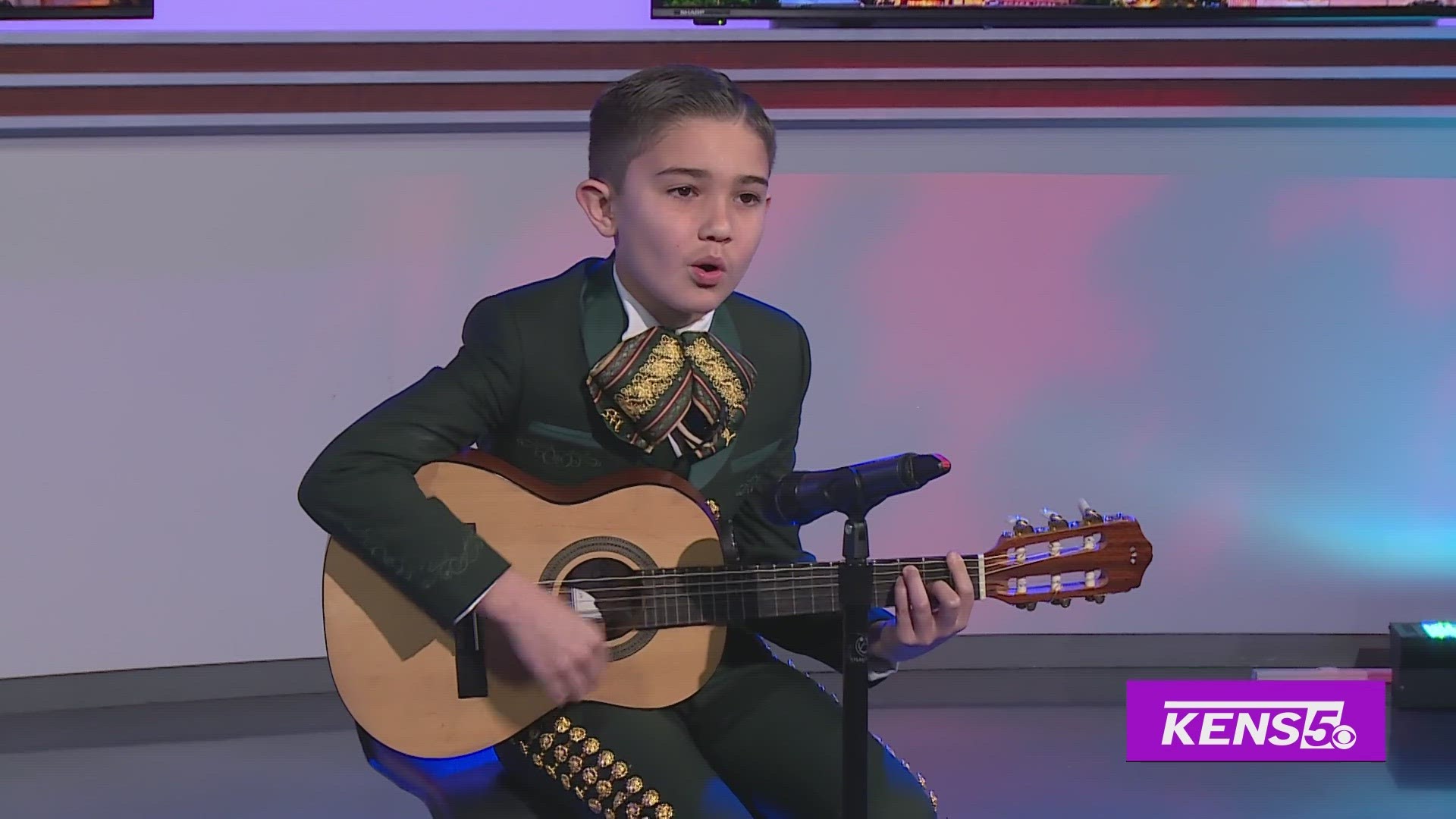 Youngest Mariachi Video _ Kelly Clarkson Meets World’s Youngest ...