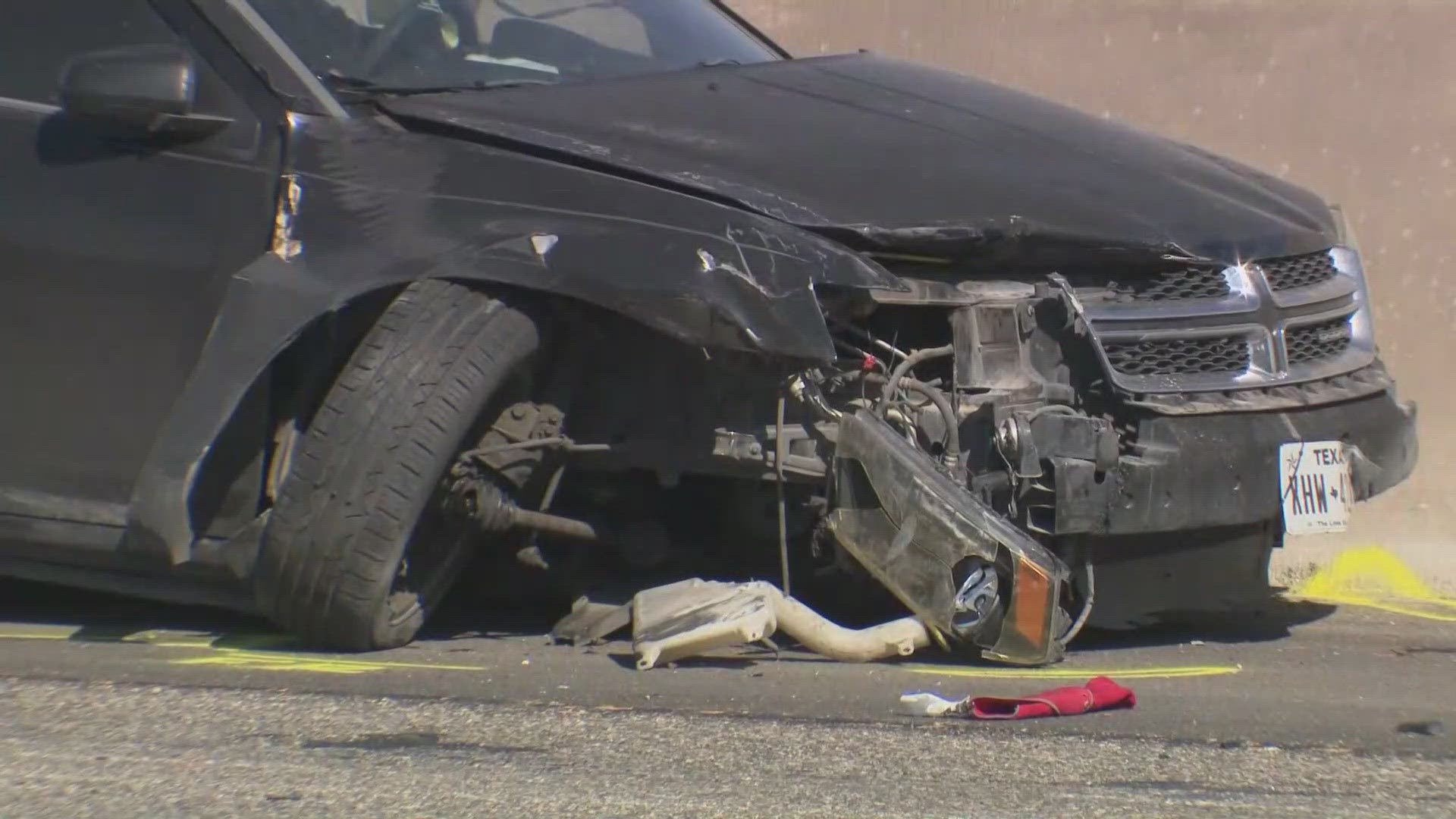 Man dead after 'major crash' on I-35 in San Antonio | kens5.com