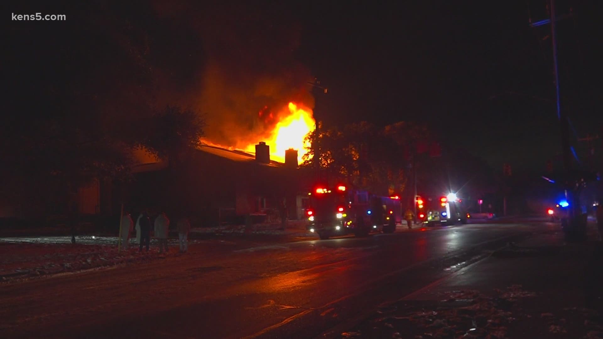 A massive fire in north San Antonio is forcing residents at an apartment complex into the cold.