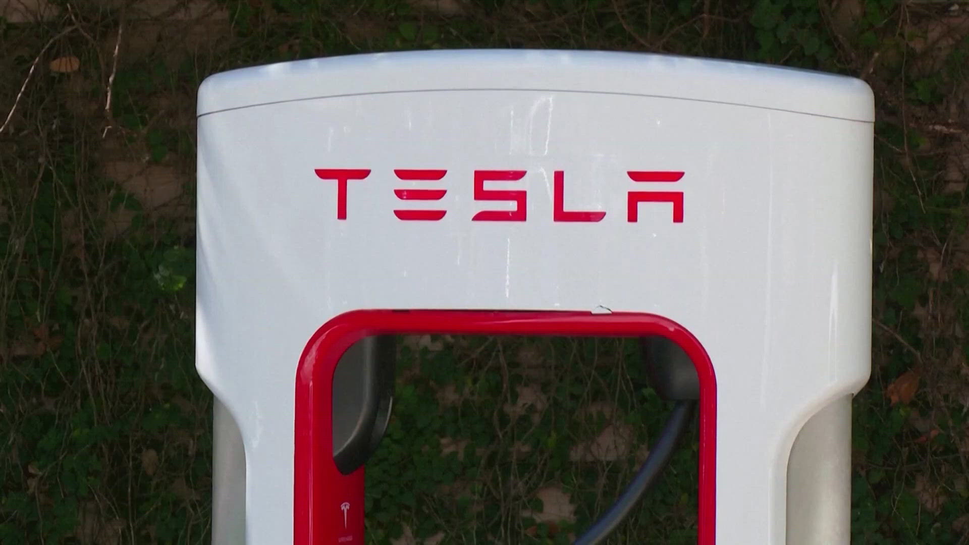 Tesla scaling back expansion of its supercharging network