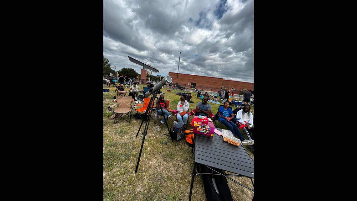 PHOTOS Watching the annular eclipse in San Antonio and South Texas