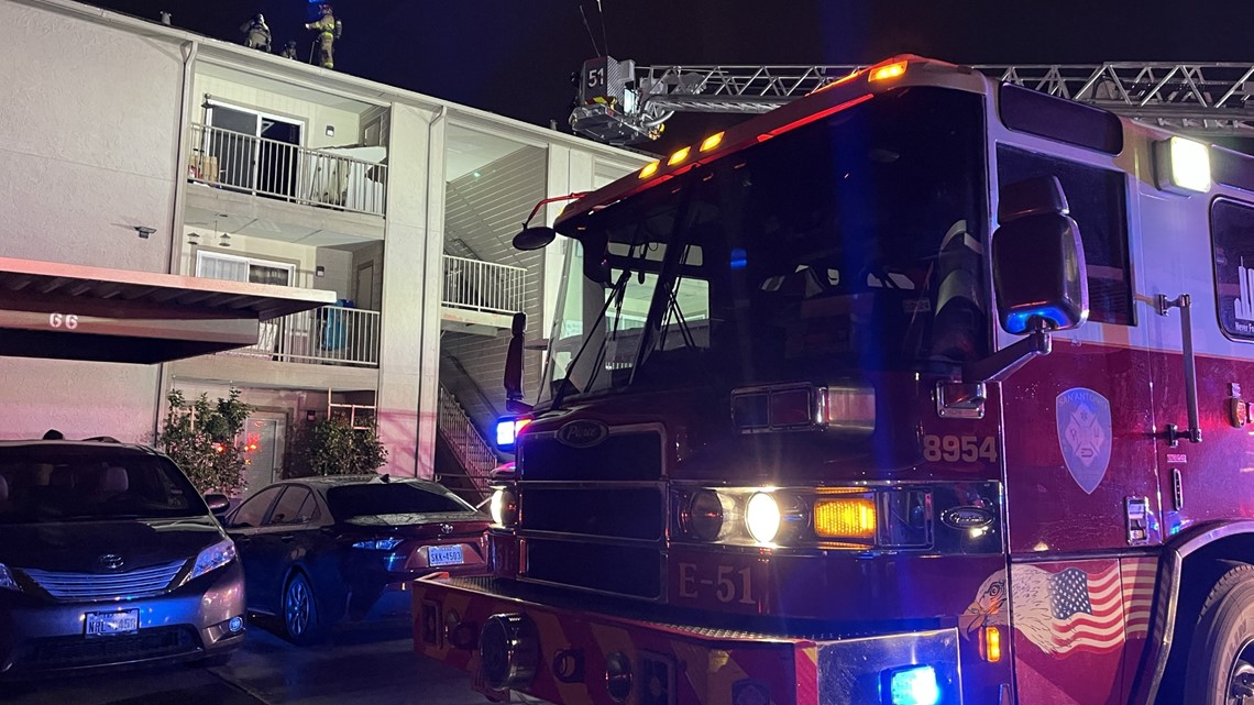 Folks Displaced By Fire At Northwest-side Apartments | Kens5.com