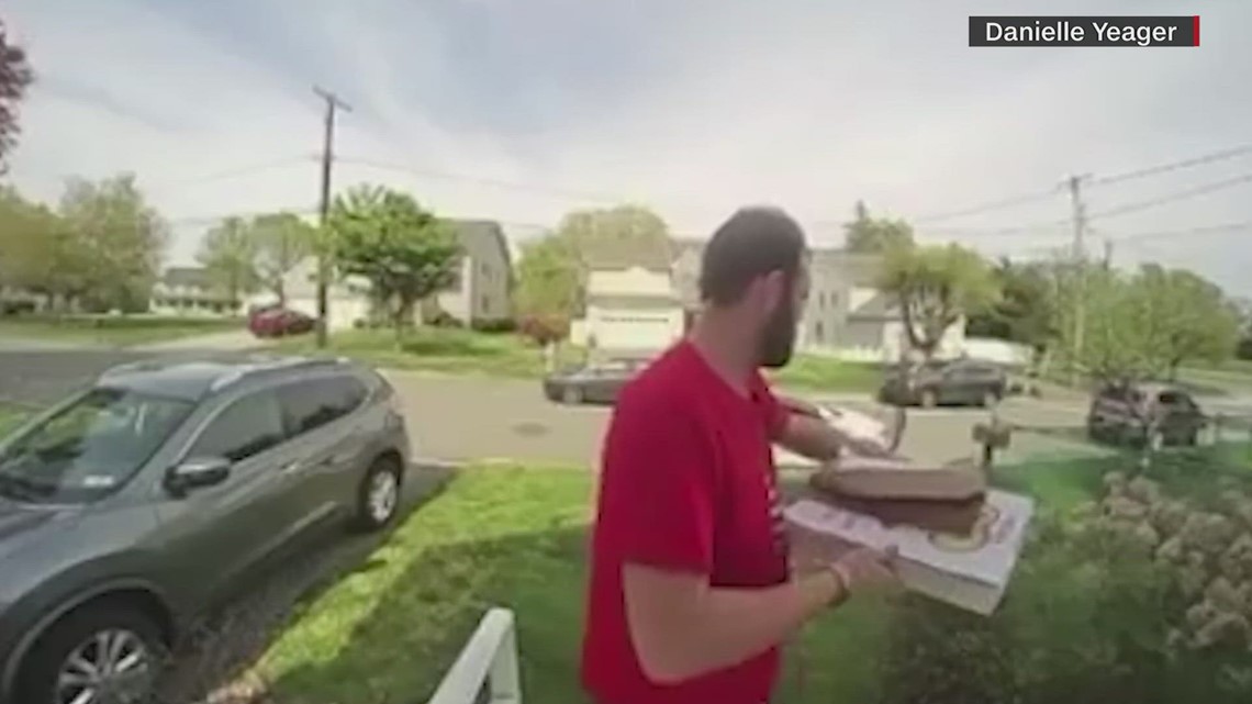 Caught On Camera Pizza Delivery Man Trips Suspect Being Chased By Police 