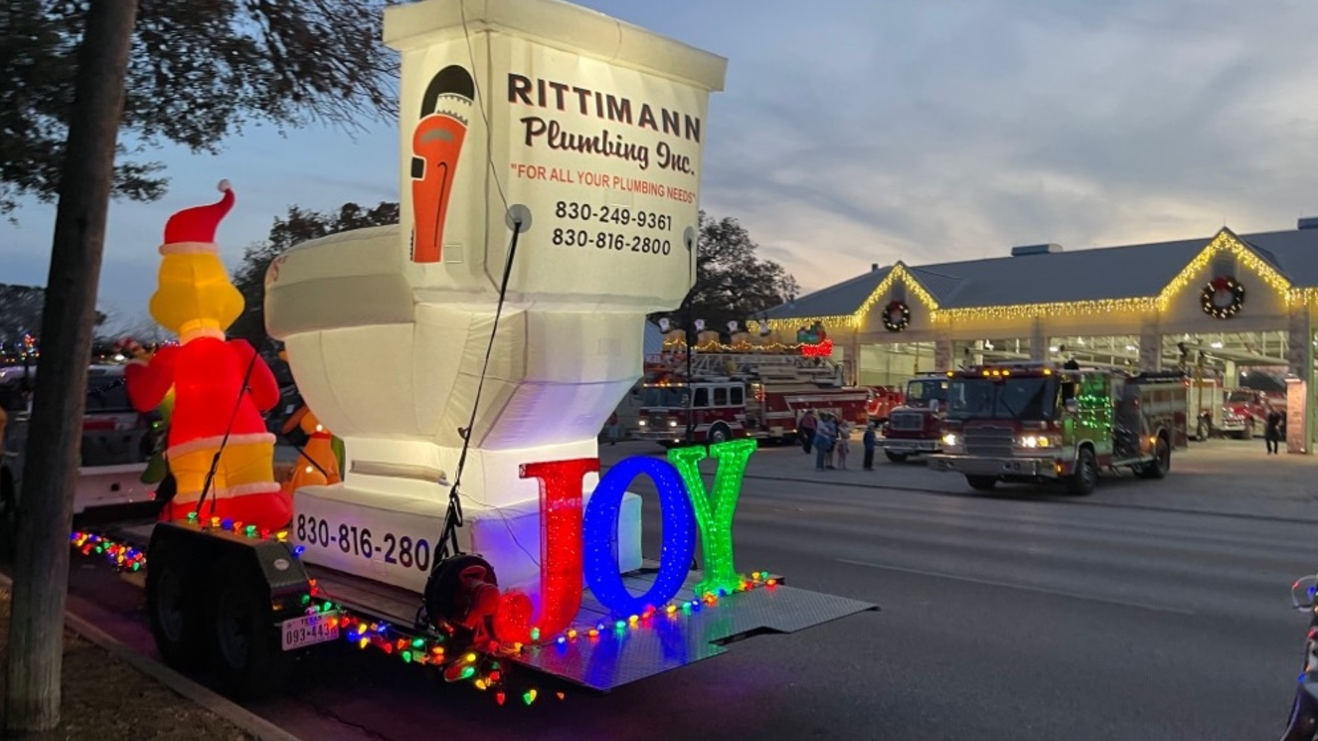 Weihnachts Parade ushers in official start to Christmas season for