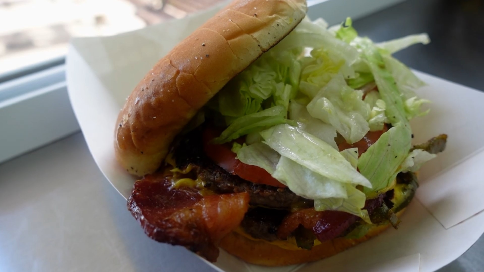 Scooterz in Floresville serving juicy burgers, BBQ sandwiches