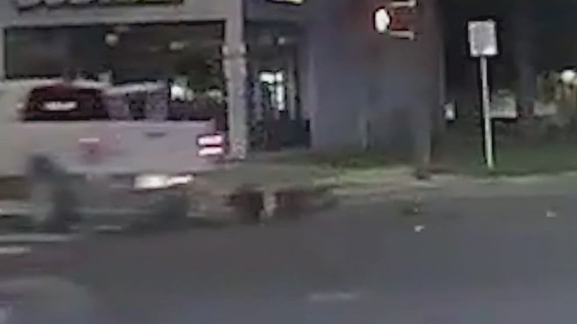 Dramatic video shows woman falling out of moving truck during hourlong ...