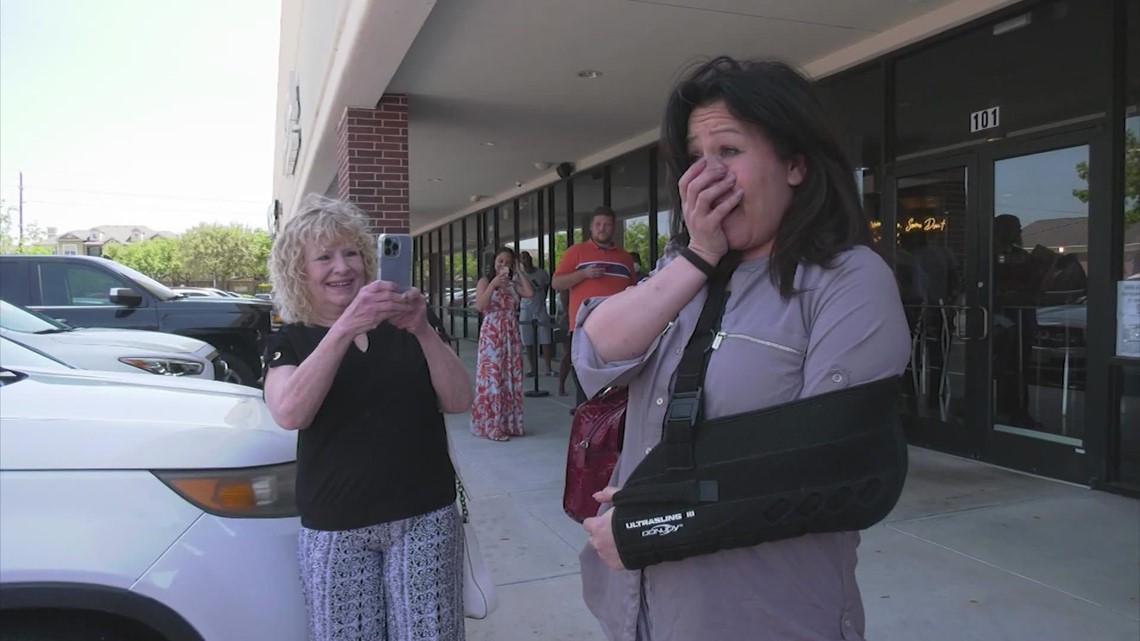 Pearland restaurant owner gifts new car to single mother - Vimarsana News