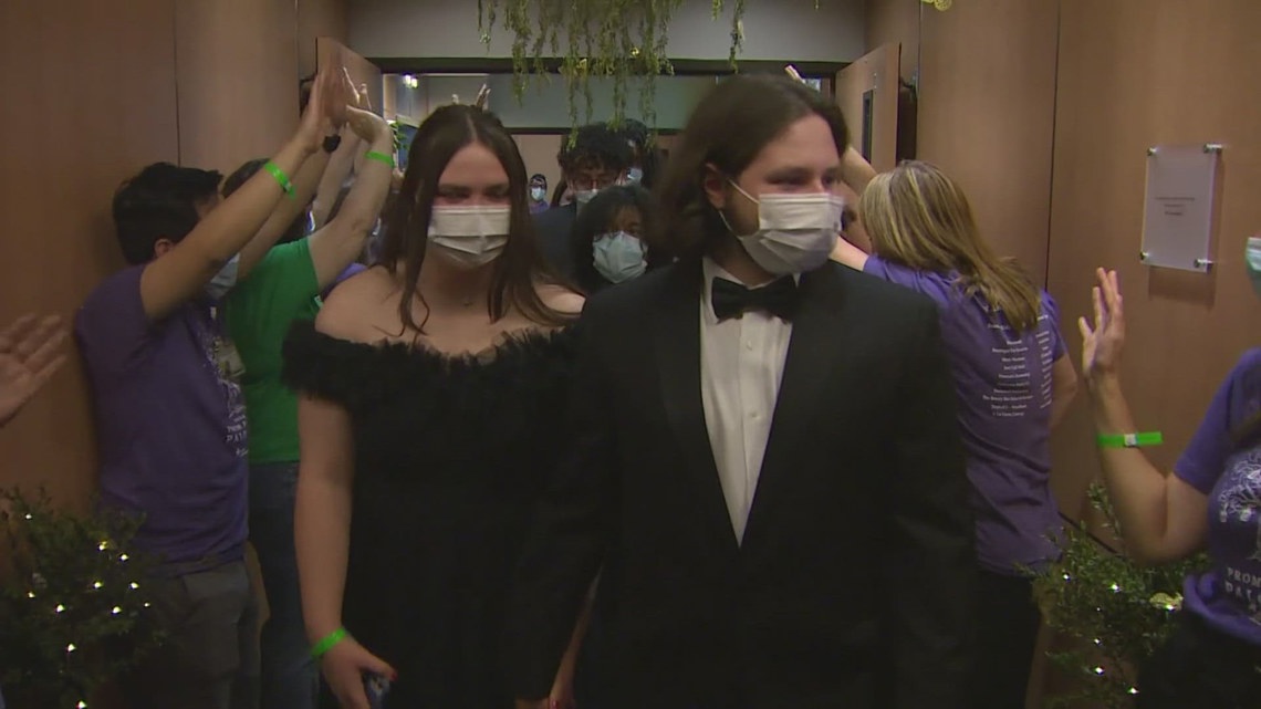 MD Anderson hosts prom for pediatric cancer patients - Vimarsana News