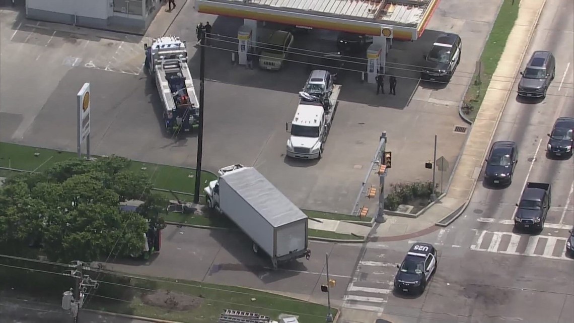 HPD K9 hurt during police chase that ended at NW Houston school - Vimarsana News