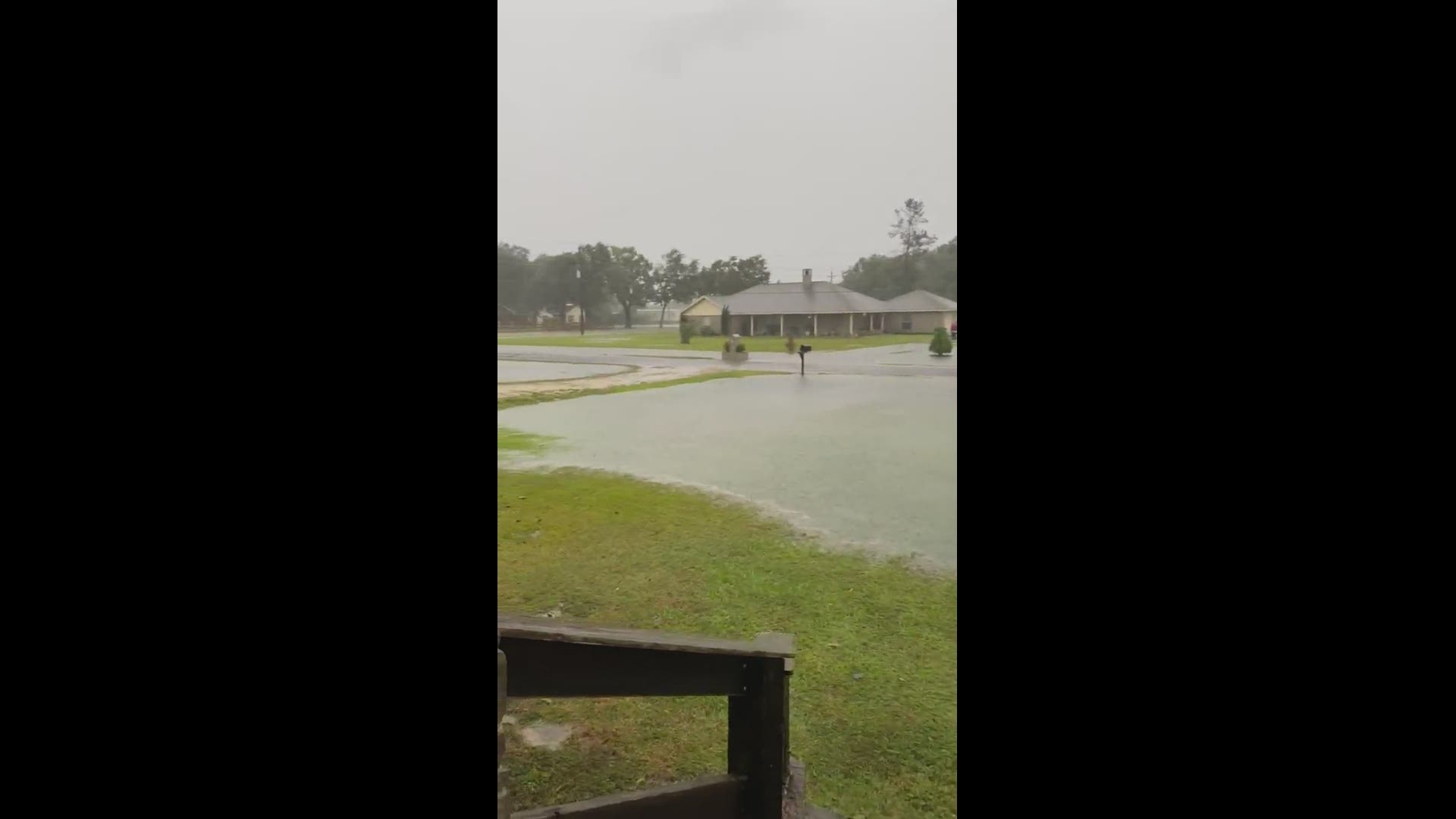 Video shows flooding in Winnie
Credit: Becky Dale