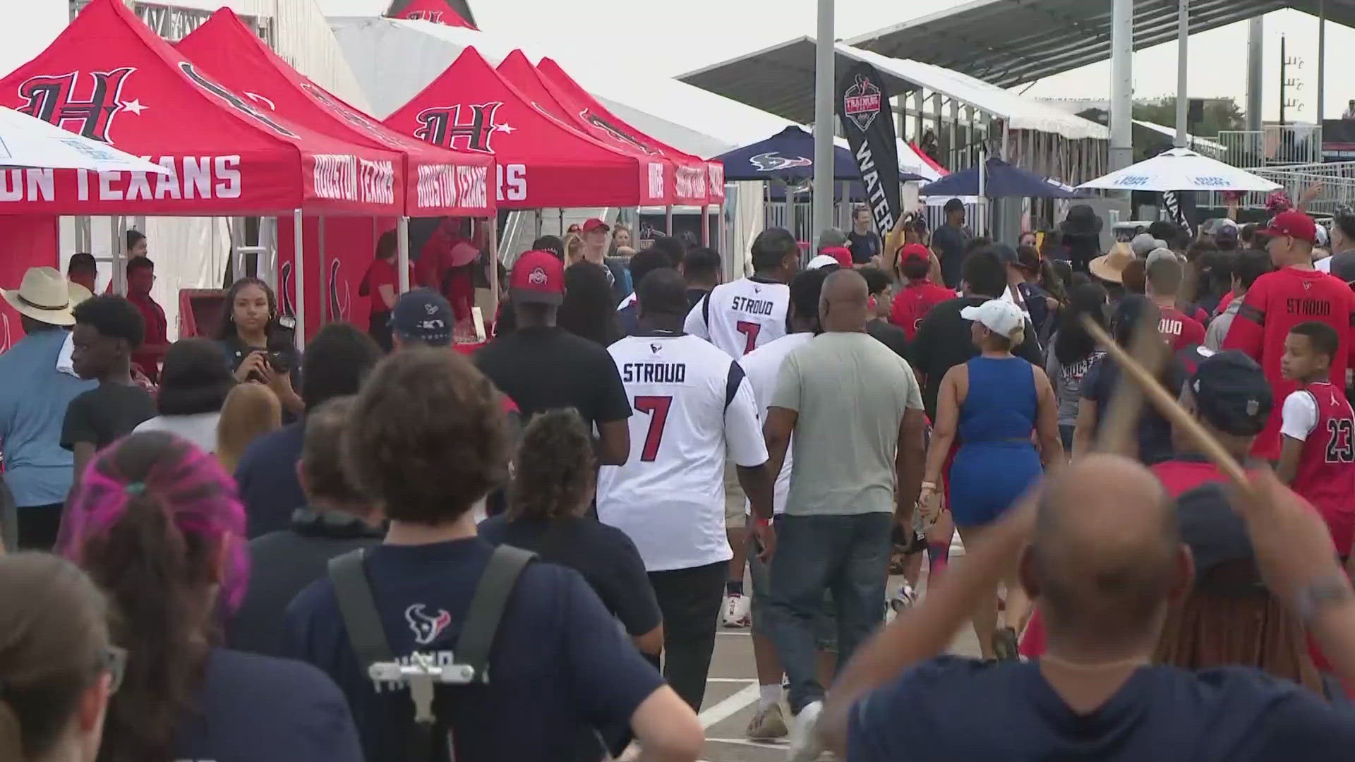 The Houston Texans are back out on the field and for the first time since training camp started, fans got to watch them in person.