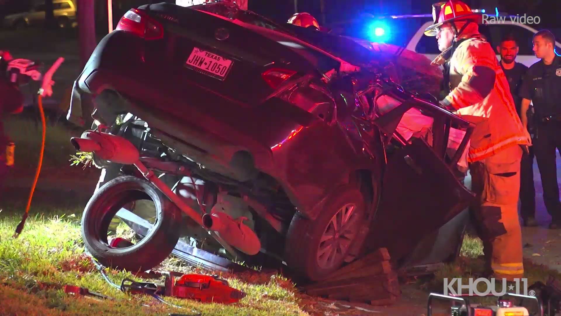 Police in southeast Houston say a man was trapped in his car and died after a brief pursuit. The crash happened late Saturday on Cullen at Old Spanish Trail.