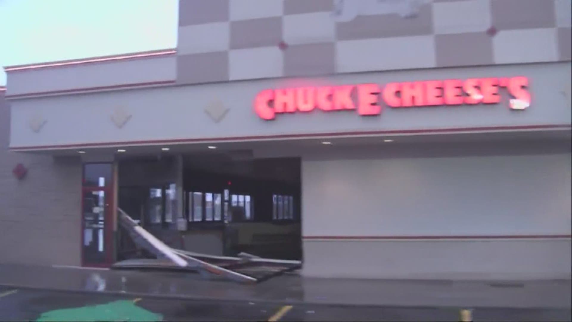 While structure damage around Corpus Christi appears to be minimal, some buildings including Chuck E. Cheese weren't as lucky. (8/26 7:30 am)