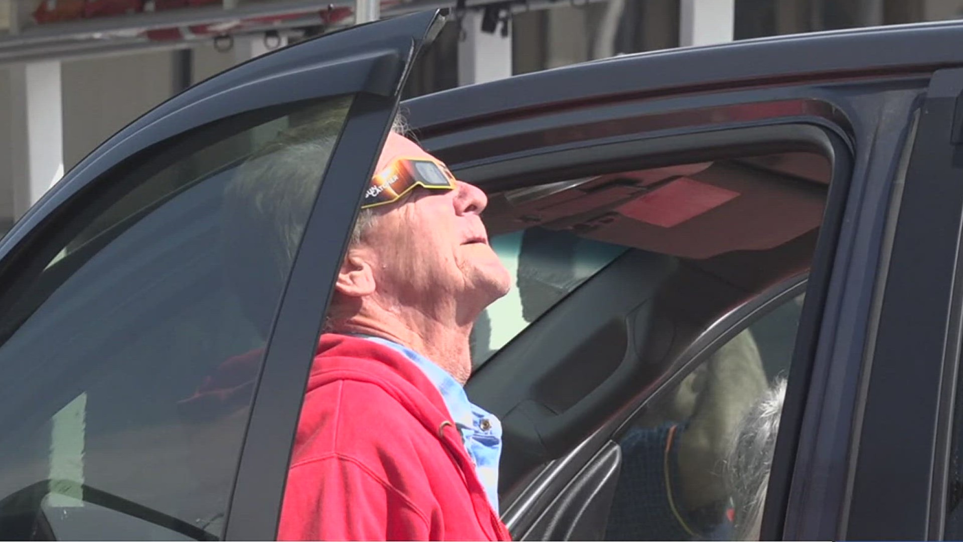 Medical experts talk symptoms of eye damage after he eclipse