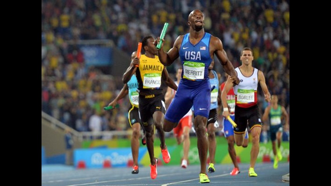 U.S. men reclaim the gold medal in 4x400 relay