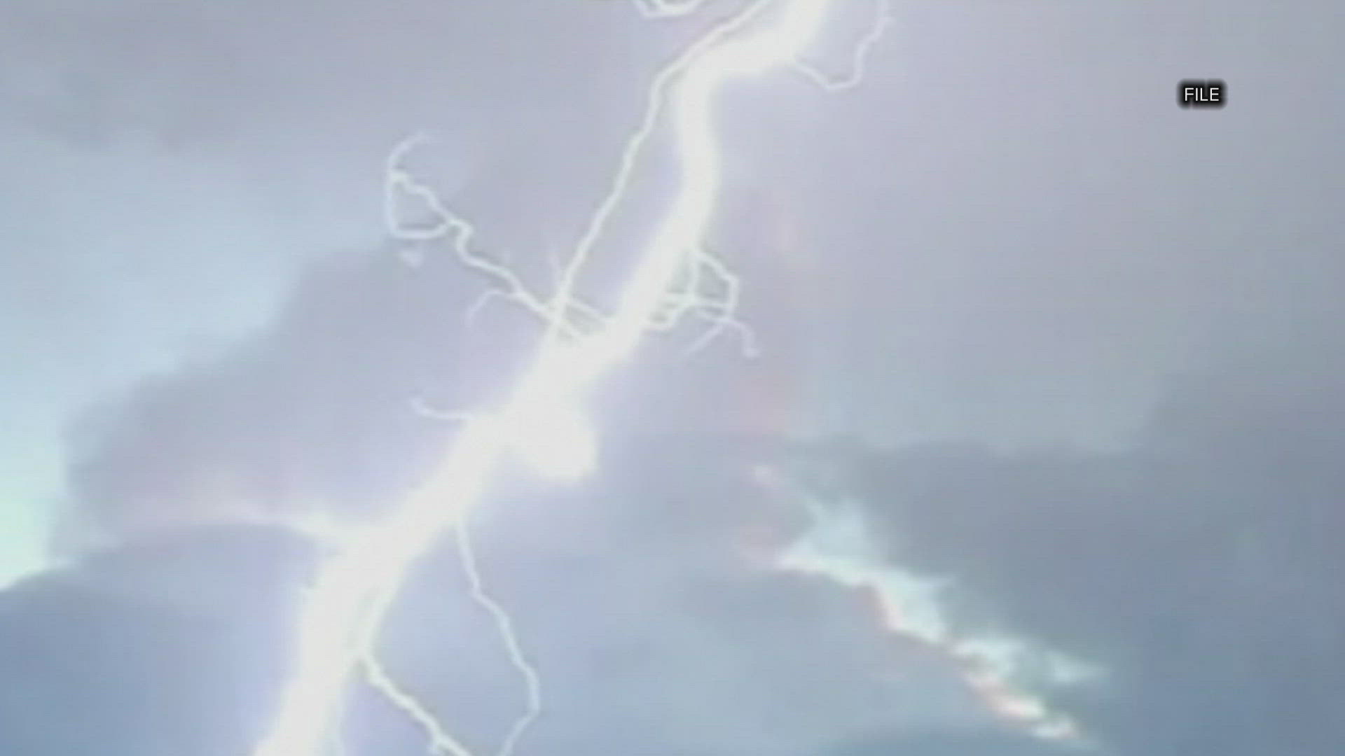 How common is it for commercial planes to be struck by lightning? Here's what experts say.