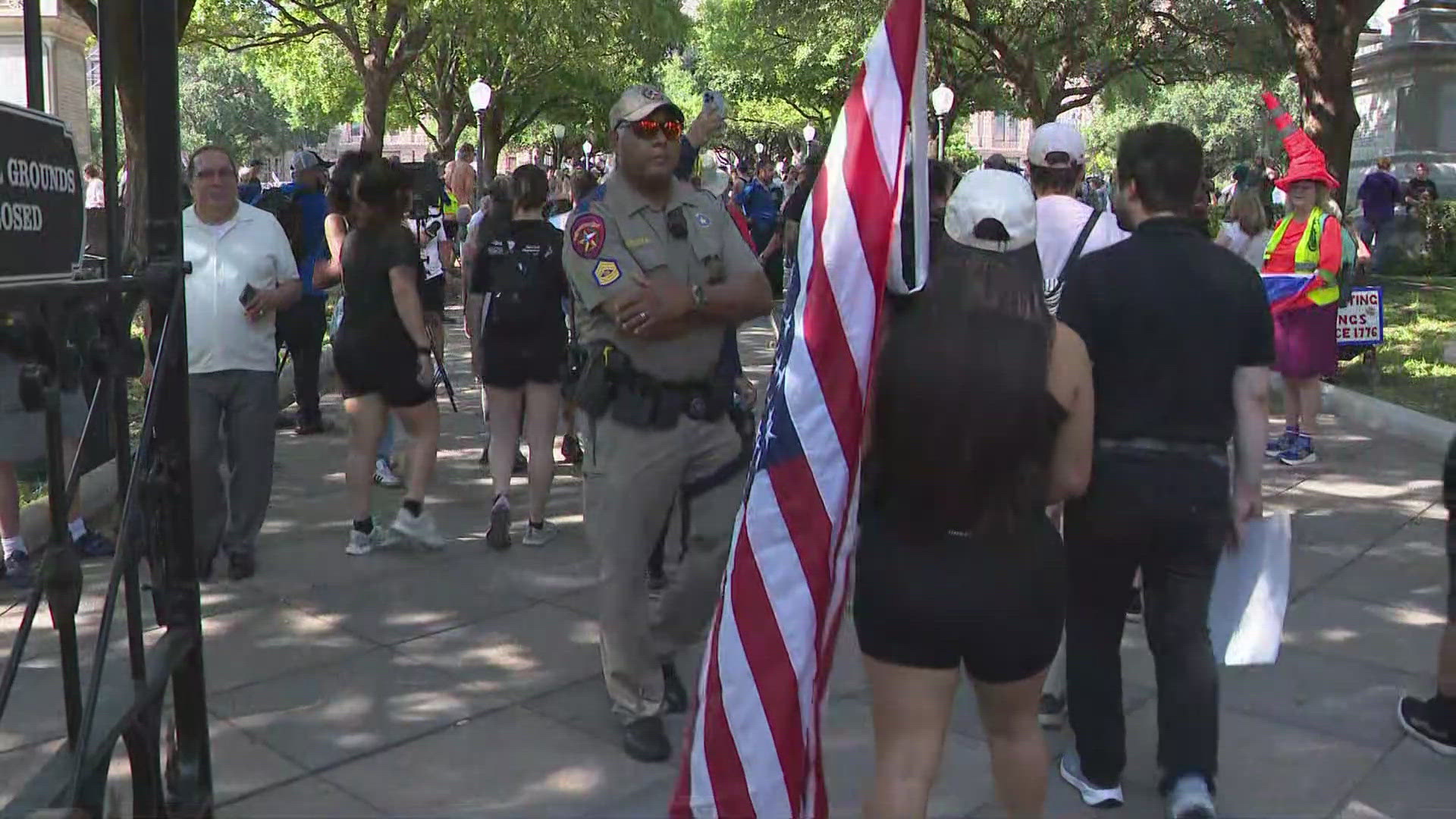 Texas authorities have arrested a man in connection with an alleged threat made on lawmakers attending Saturday's No Kings protest at the Capitol. 