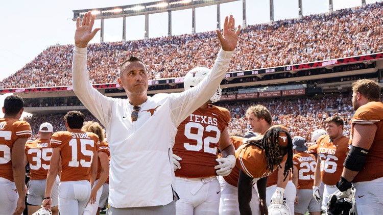 Texas coach, players say narrow loss a win for the future