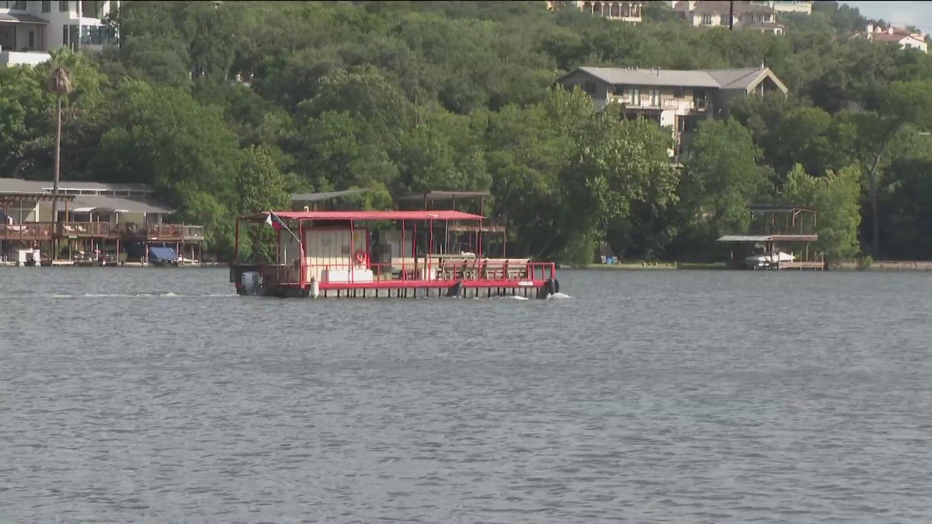 Texas Game Wardens are reminding boaters to make smart decisions this holiday weekend and avoid violating boating safety regulations.