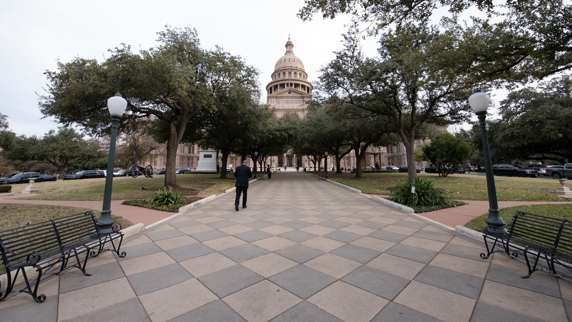 Gov. Abbott's push mandating a return to the office mirrors similar efforts taken by President Trump, who ordered federal workers to return to the office.