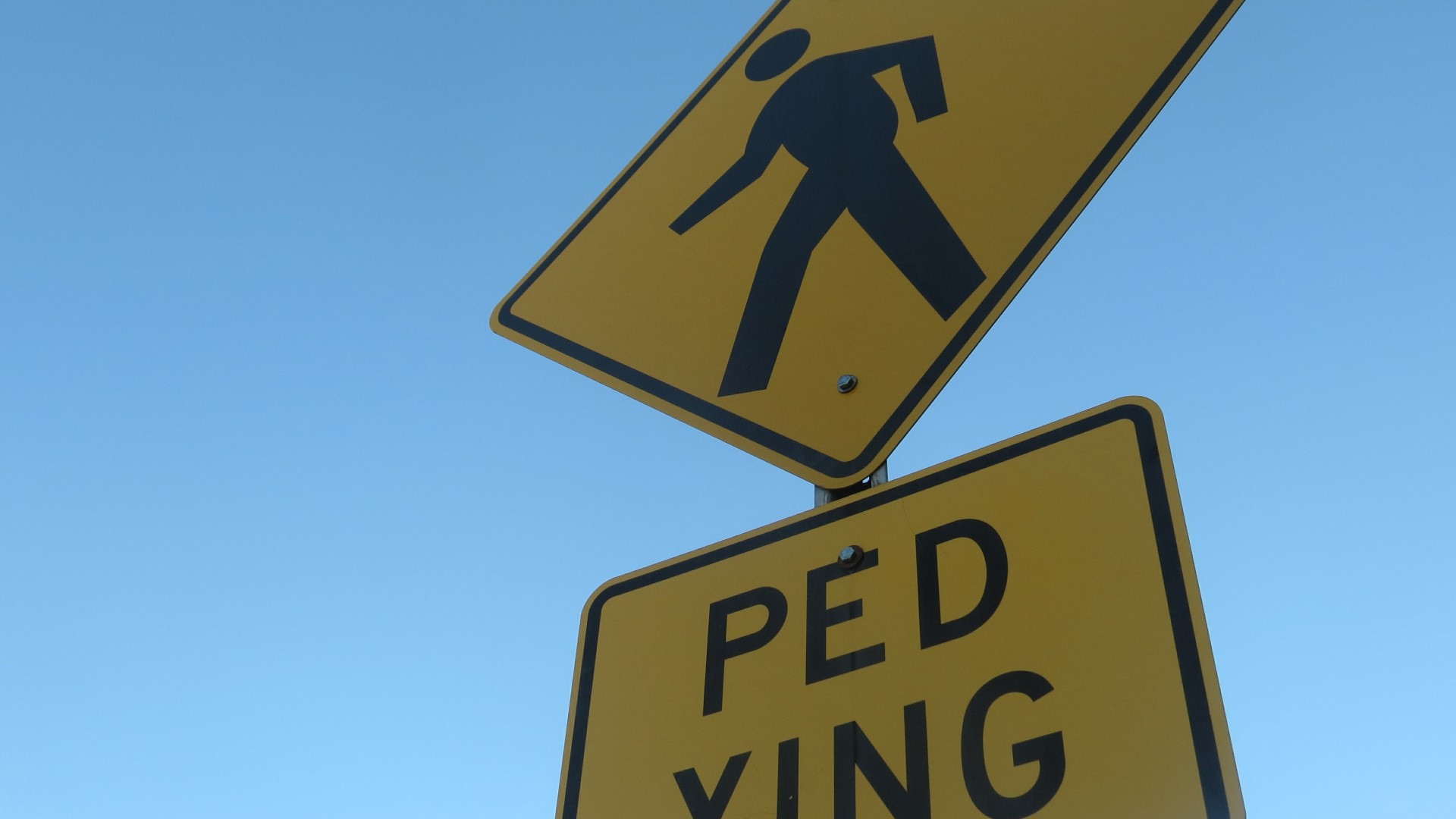 Pedestrian traffic deaths decline for first time since pandemic | kens5.com