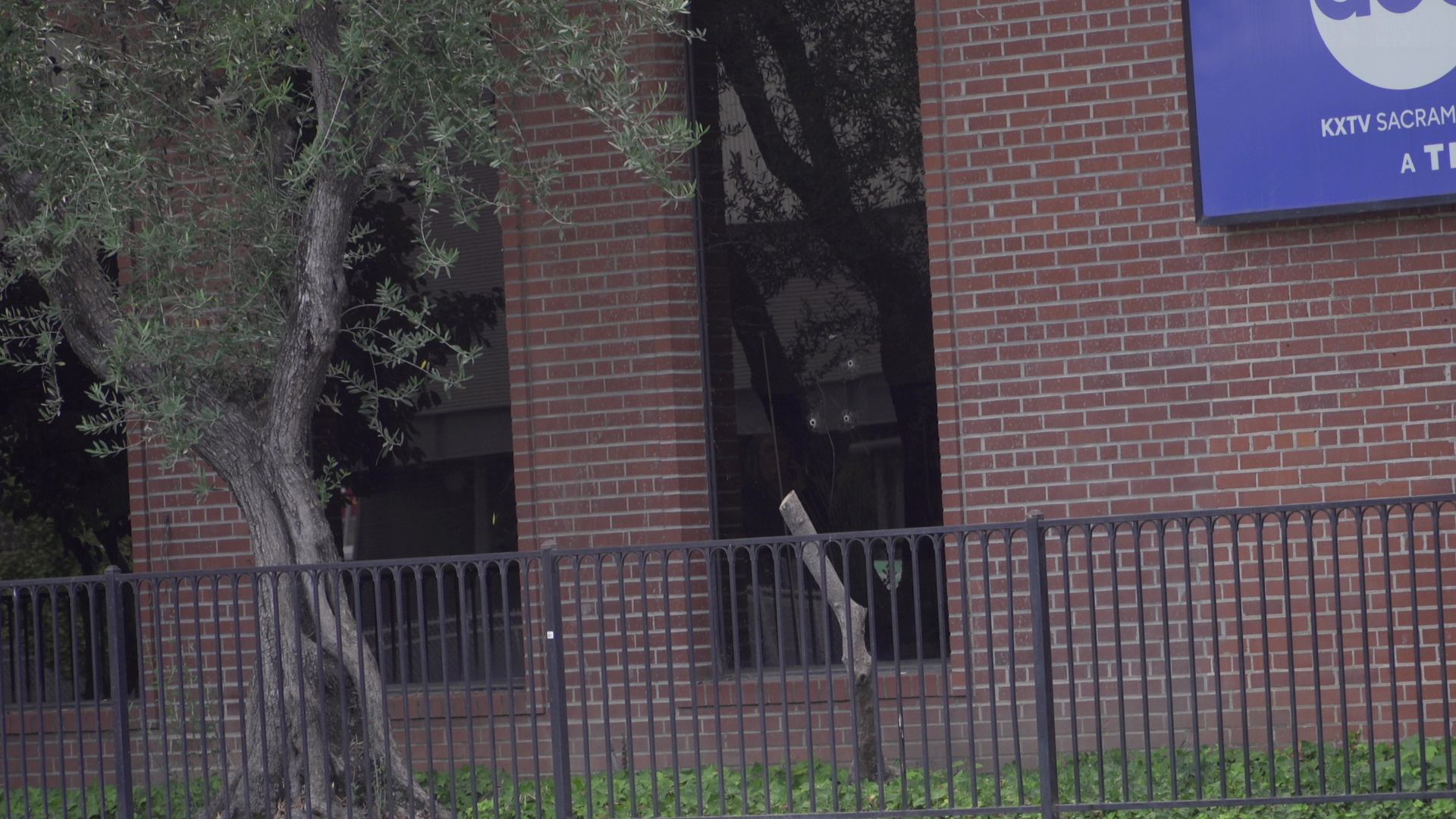 Sacramento ABC station hit by gunfire(02)