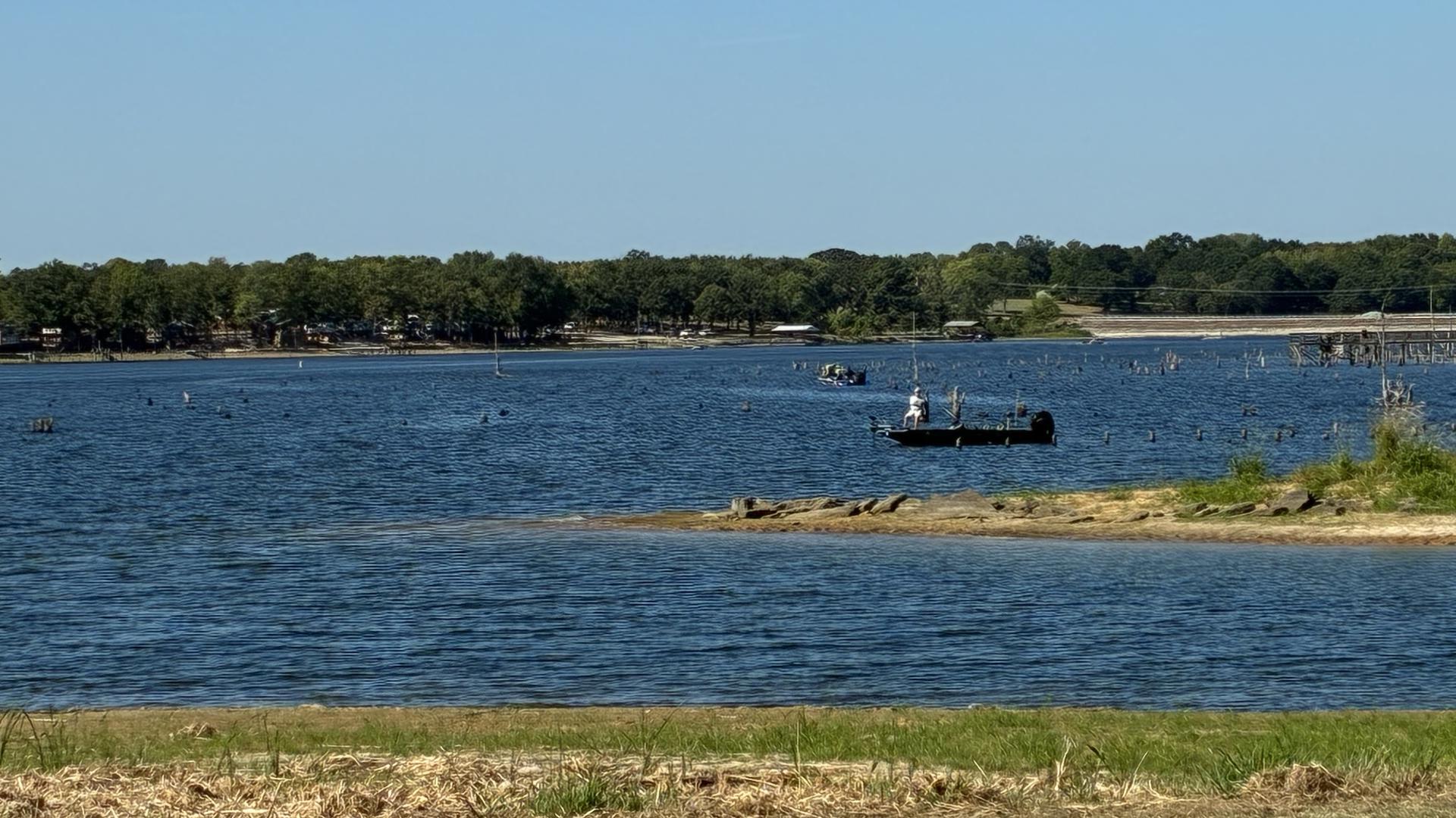 Man recovered from Lake Fork after falling overboard during fishing ...