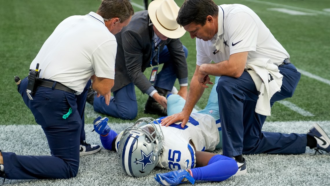 DeMarvion Overshown Injures Knee During Cowboys Game | Kens5.com