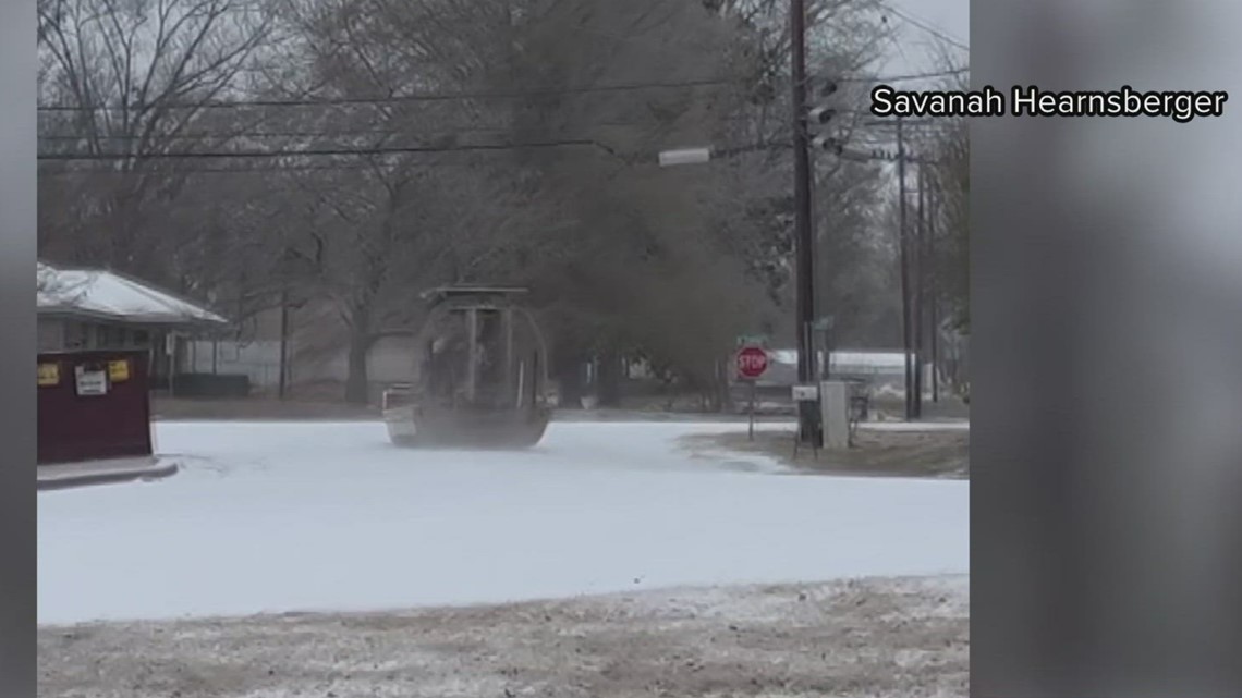 East Texas man navigates icy roads in his airboat - Vimarsana News