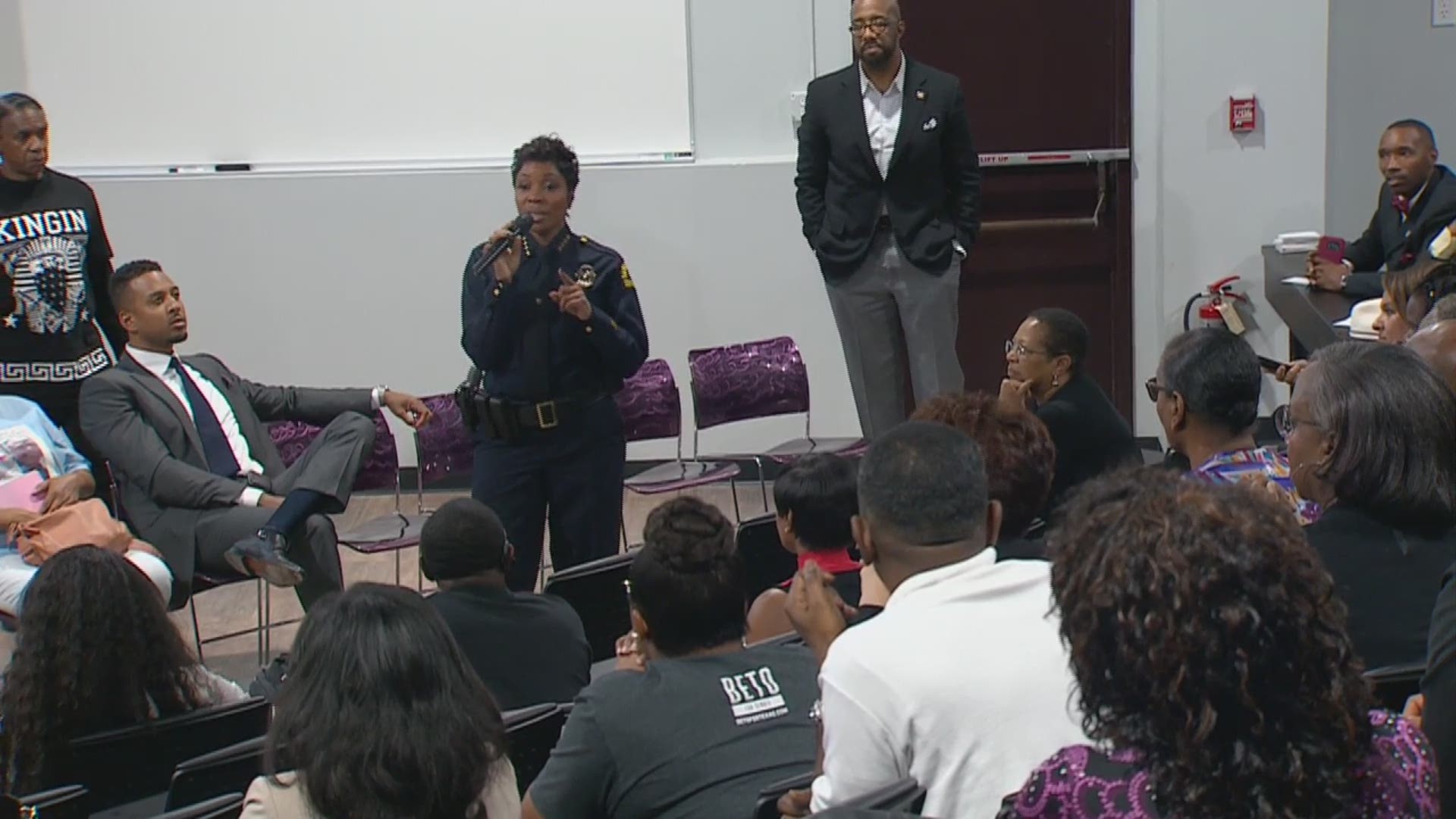At forum, Dallas chief explains why she has not fired Guyger yet