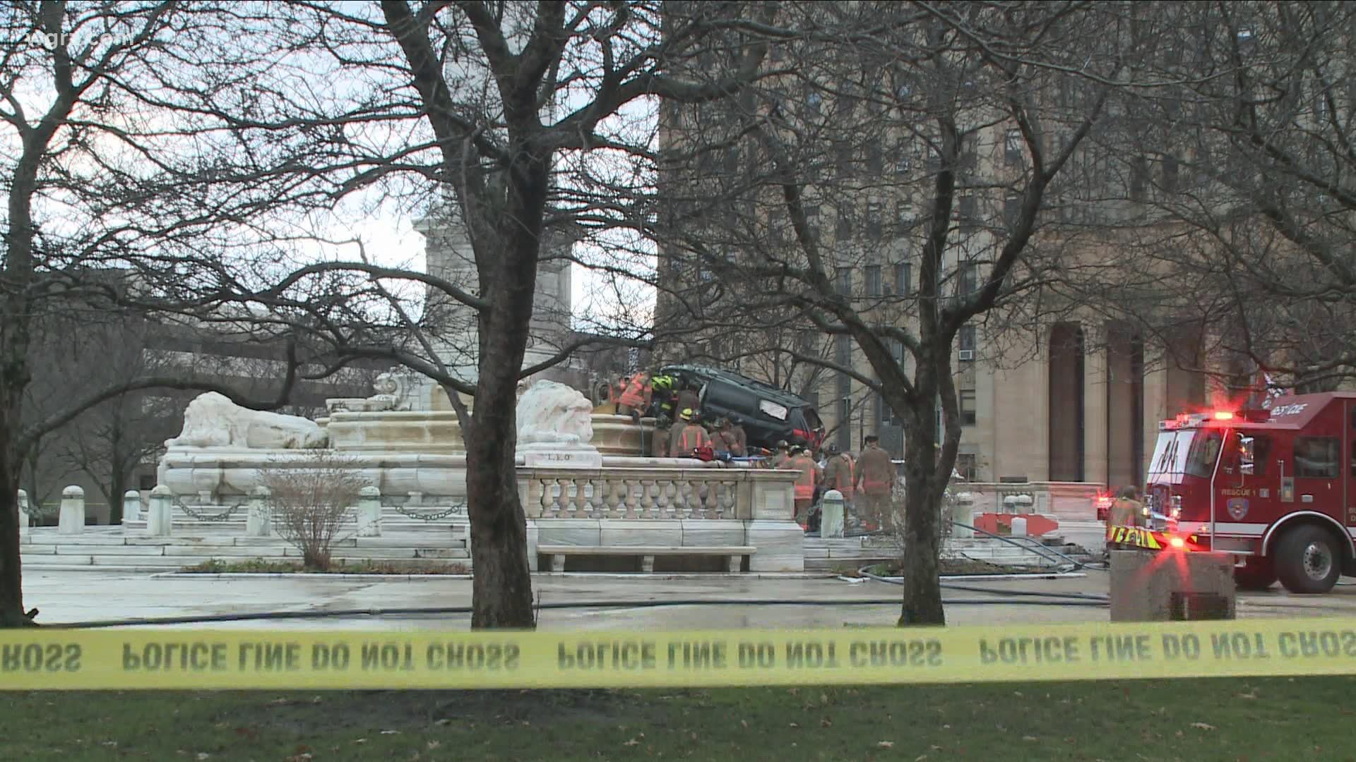 One man injured, one woman dead after car crash in Niagara Square