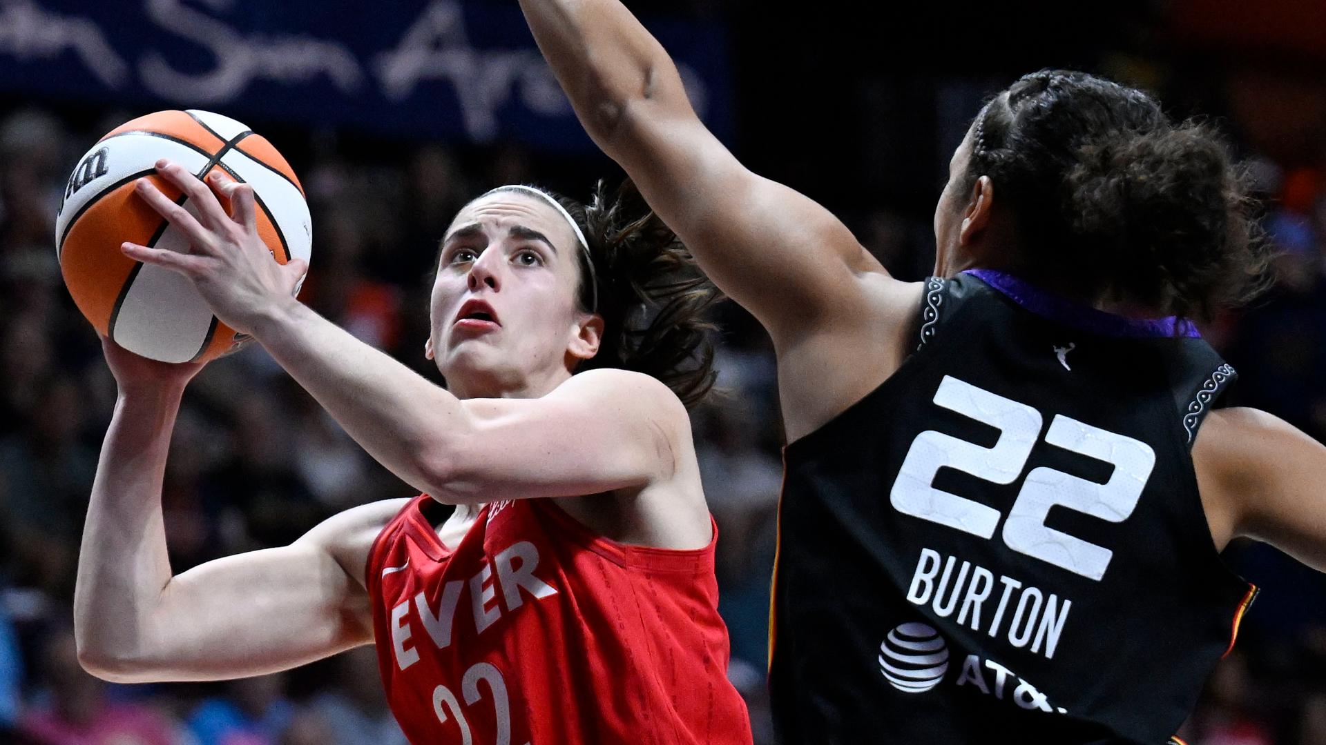 Caitlin Clark scored 25 points for the Fever, becoming the first rookie in WNBA history to record 25 points, 5 rebounds and 5 assists in a playoff game.