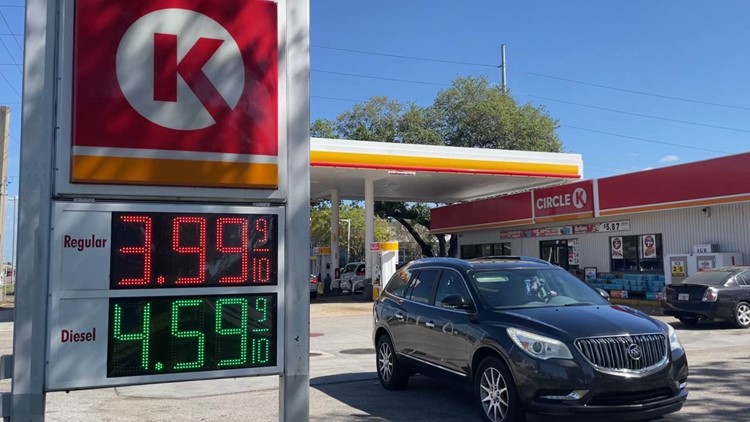 National average price of gas hits $4 for first time since 2008, GasBuddy reports